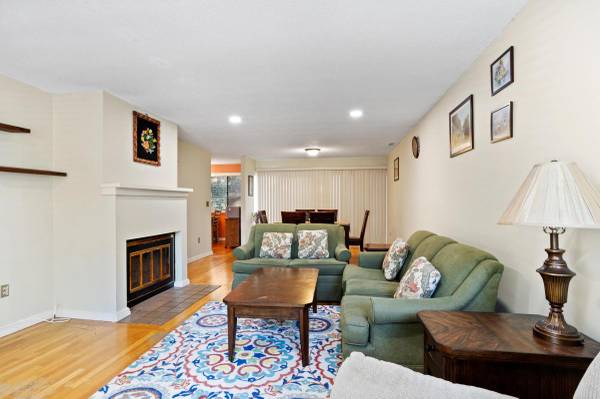 $2,400 / 3br - 1675ft2 - Updated 3 Bedroom / 2.5 Bath Condo (Acton)63996548228355121