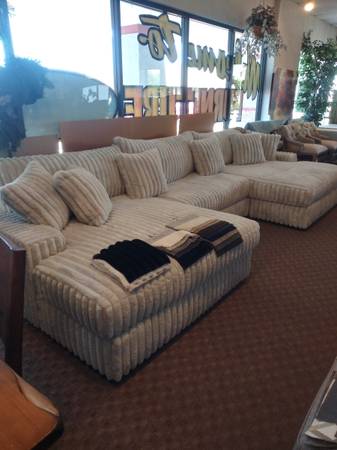 Sectional w/2 chaise lounges 1