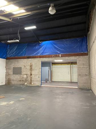 $5,300 / 3800ft2 - FOR LEASE - COMMERCIAL WAREHOUSE WITH BATHROOM AVAILABLE (bayview)63850426734723124