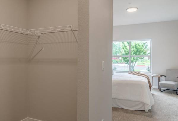 $2,168 / 2br - 985ft2 - Beautiful Scenic View at Affordable Rate - Call The Elwood TODAY!63956788072450122