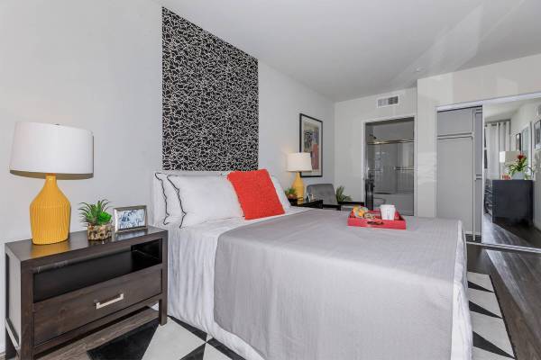 $3,109 / 2br - 964ft2 - 2B/2B, tocadores de vestidor, techos de 9 pies con molduras coronadas (1026 S Broadway, Los Ángeles, CA)63829376358401120
