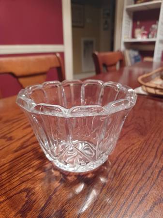 (Marked To Go ✈️ $10) VERY THICK VINTAGE GLASS 🎉 1