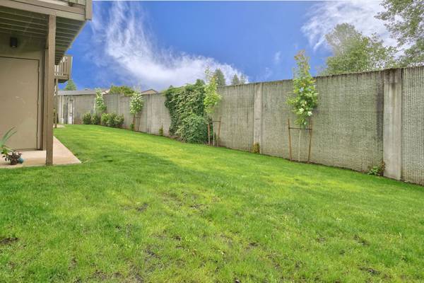 $1,099 / 406ft2 - Easy Access to the Max Light Rail, Assigned Parking, Bike parking (140 SW Eastman Pkwy #1, Gresham, OR)63956499726467120