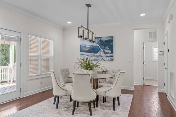 $735,000 / 4br - 3077ft2 - Brick Front Beauty With Flexible Floor Plan and Elegant Finishes (Apex/Wrenn Meadow)63685997726851124