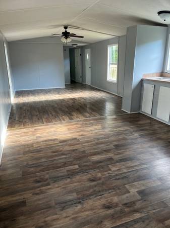 $1,095 / 2br - 2 bedroom/ 1 bathroom mobile home in small, quiet park in Reems Creek (Weaverville)64029204593667122