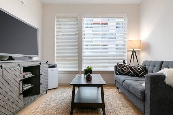 $1,225 / 1br - Modern living with the added convenience of in-unit laundry @ Sellina! (SE Portland, Sellwood, Moreland)63999454414467123