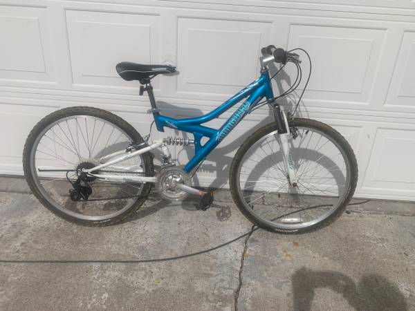Mongoose Bedlam Full Suspension Mountain Bike 21 speeds 26" tires 1