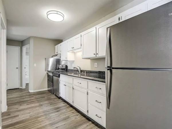 $1,071 / 2br - ¡Bienvenido a casa en Roberts Manor! **¡$300.00 de descuento el primer mes!** (Appleton WI)63845965855745120