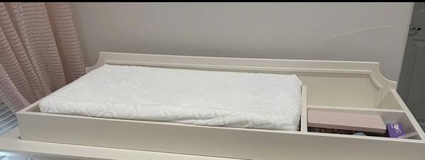 Changing table station with new pad - $60 (Friant)62925964932353120