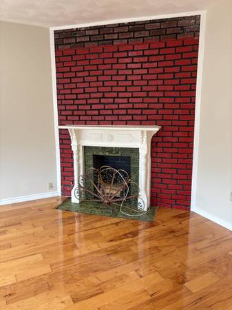 $3,200 / 3br - 3 Bedroom on 3rd floor, Central A/C, Hardwood refinished, Off Main St. (Everett)63828337724419123