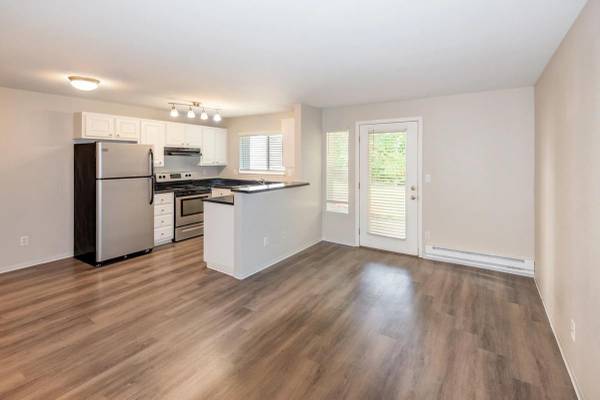 $1,704 / 2br - 932ft2 - Lush Landscaped Views, Indoor Pool & Spa, Remodeled Units63688549486339120