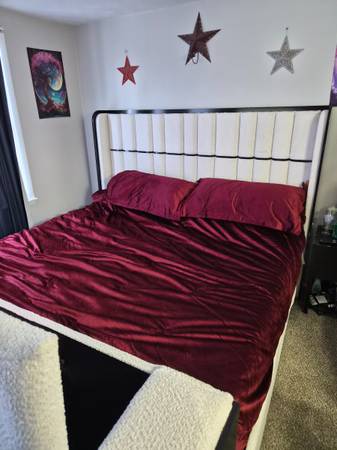 King size bed 1