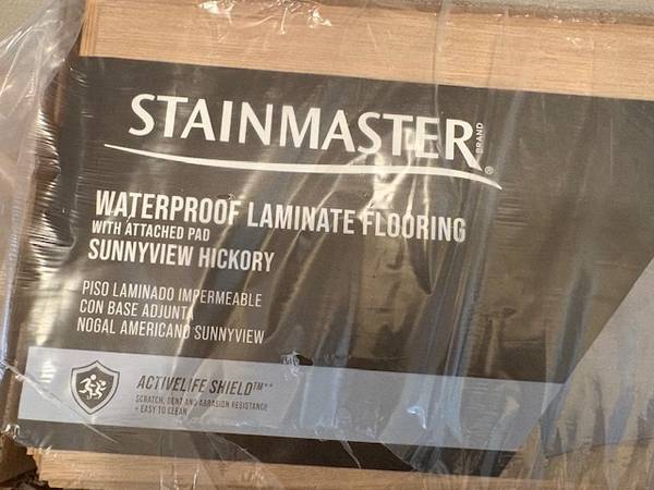 STAINMASTER  Sunnyview Hickory Wtrprf Laminate Wood (2,000 sqft tot) 1
