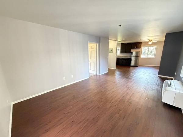 Laundry Facilities, Ceiling Fan, Pet Friendly, Fitness Center 1