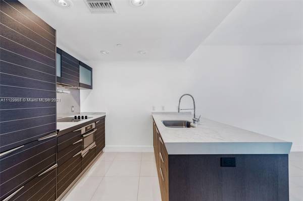 $3,750 / 1br - 800ft2 - Epic Downtown/Brickell 1 Dormitorio con Vista al Río 1.5 Baños (Brickell)63825137182211122