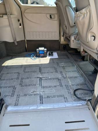2006 Dodge Grand Caravan Handicapped access van - $13,350 (west hills)63437222616449122