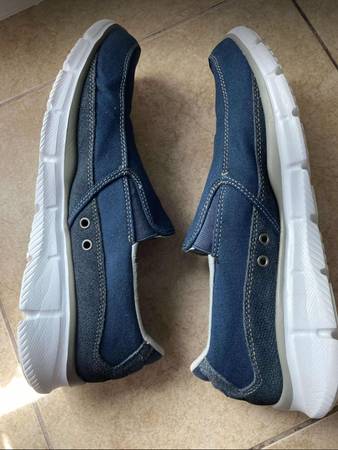 Men Skechers Shoes size 11 1
