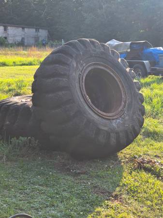 LOADER TIRES &RIMS 1
