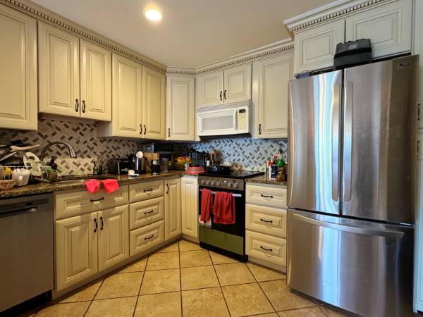 $3,250 / 2br - 775ft2 - Recently Renovated 2 BR w/ Off-Street Parking, H+HW Incl, and Laundry! (Cambridge)63655366568195120