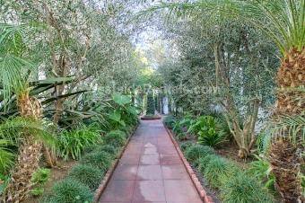 $2,095 / 400ft2 - Beautiful, Spacious Studio, Hardwood, Fireplace, A/C, Stove, Fridge (West Hollywood, CA)63701092468225121