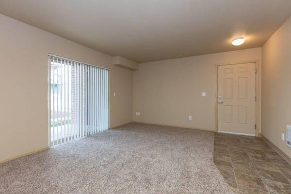 $1,810 / 4br - 1194ft2 - Cozy Studio With Utilities Included & In-Unit Laundry! (Vancouver)63820763032449121