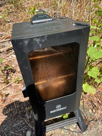 Masterbuilt electric smoker 1