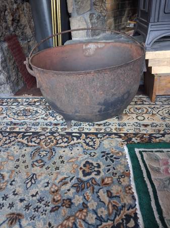 Cast Iron Farm Kettle 1