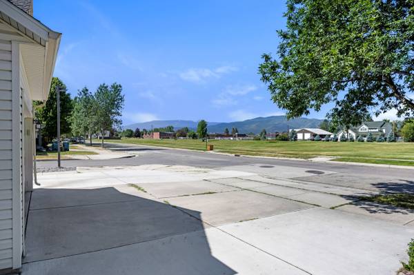 $515,000 / 3br - 1416ft2 - PRICE ADJUSTMENT!  Pleasant View Home (2702 Fleet St.)63656993762819123