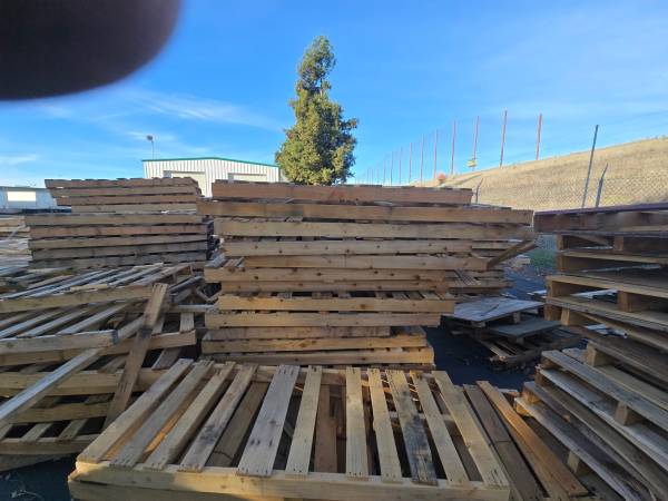 Free Pallets come pickup 1