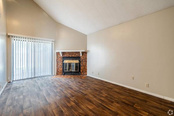 $875 / 2br - 1040ft2 - Riverview is Calling to You! Come and Apply Today! (Emporia)63671411794819123