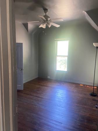 $995 / 2br - 2nd floor full upstairs apartment 624 East Locust (Across from Constitution Trail)63700527563393123