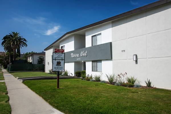 $2,225 / 2br - 760ft2 - Bright 2+1.5 in a great area! 1035 Melrose Ave. (Glendale)63840112555139120