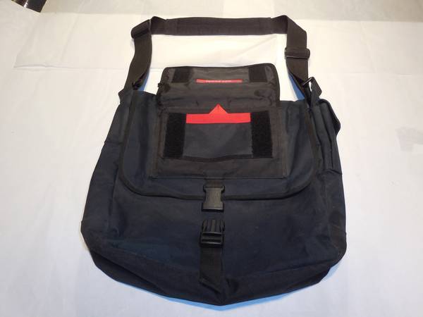 Vintage Tommy Hilfiger Navy Blue Messenger Bag with Strap and Pockets - $10 (Bothell)63470797080961121