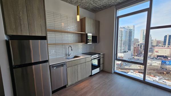 $2,350 / 1br - Stylish Luxury River North Convertible 1 bedroom, In-unit WD, Pool (River North)63898984874115121