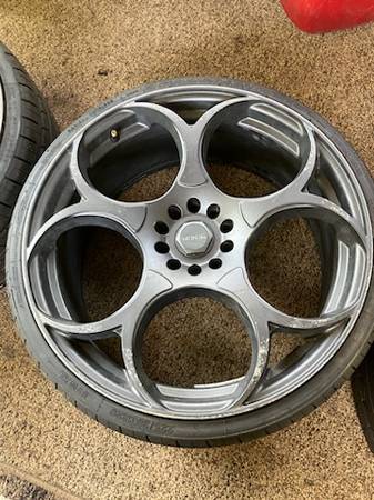 Llantas y neumáticos para Mustang del 2010 al 2018 - $700 (Midland city)63440335412227120