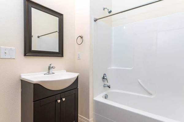 $1,353 / 1br - 432ft2 - Convenient location for commuters – On the bus line! 1 bed, 1 bath (Vancouver)63776937695619123