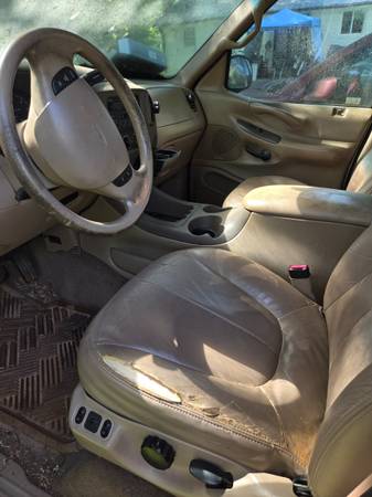 98 ford expedition - $2,100 (Buchanan)63620134264451121