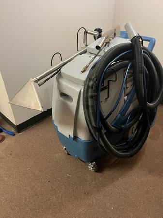 EDIC Galaxy 2000 Carpet Extractor 1