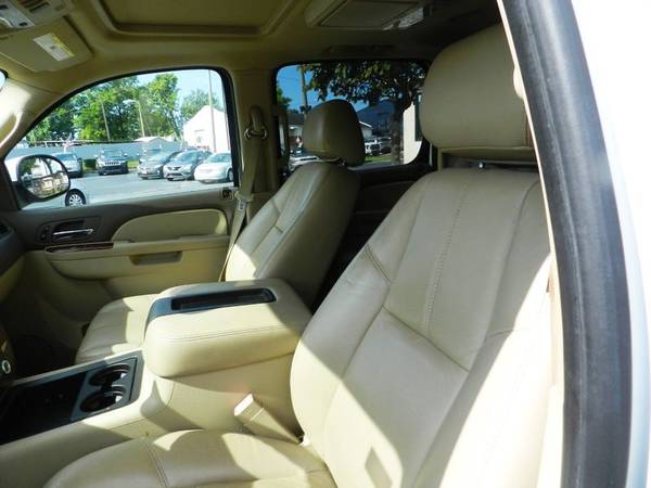 2010 *Chevrolet* *Suburban* *LT* - $11,995 (Chevrolet Suburban)63621475927297123