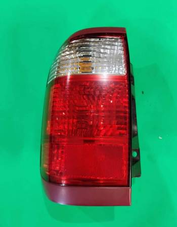Infiniti QX4 Taillight 1