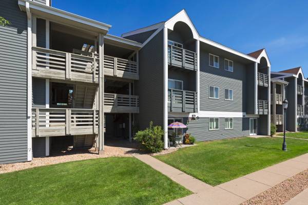 $1,571 / 2br - 919ft2 - 2nd Month's Rent Free!! (COMO PARK)63797857290115120