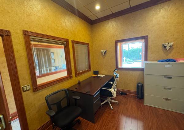 $925 / 160ft2 - One Month Free Office Space ! (Omaha , NE)64021006482434122