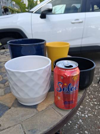 4 Small Planters, no Drainage holes 1