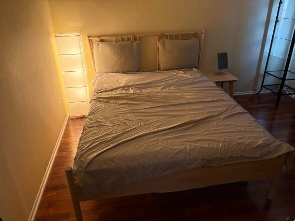 Queen size bed birch 1