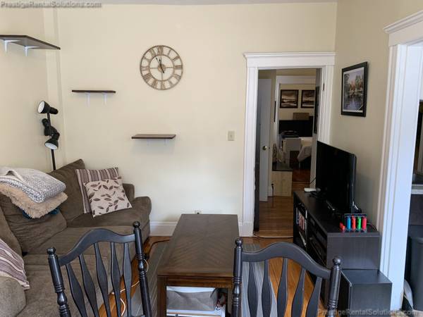 $2,275 / 1br - Dec. Great 1 bed-NO Fee-Ht/Hw incl-Close to Coolidge Corner-On Train (Allston)63996403740419124
