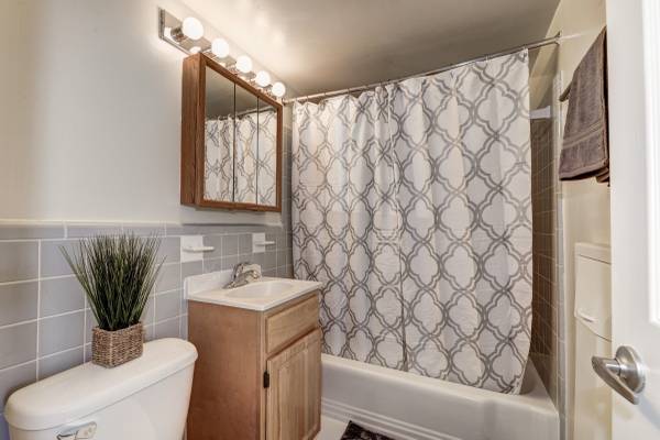 $2,300 / 2br - 885ft2 - The Lifestyle You Desire - 2 BDRM - Move ASAP / half-month free rent (Wheaton)64040362084995120