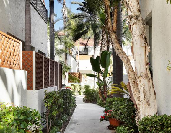 $2,950 / 1br - Carlsbad living! 3 Lagoons, Beachside, W/D Included!> Walk to Surf! (Carlsbad Village)63657276263553124