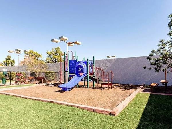 $849 / 1br - 624ft2 - Convenience and Comfort! Close to Everything! A Must See -Take a Tour! (North Phoenix)64024998071041124