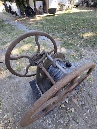 HAND WINCH 1