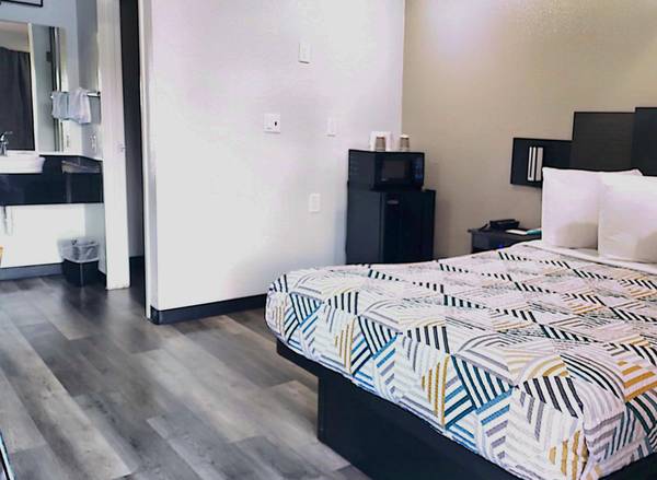 $599 / 1br - 2 Queen Beds or 1 King >> FLAT WEEKLY RATE - All-Inclusive Rate (Tacoma South)63891324725250121